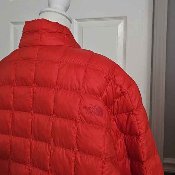 The North Face "Men's" Thermoball Eco Jacket in Fiery Red, Size XXXL - Picture 4 of 13